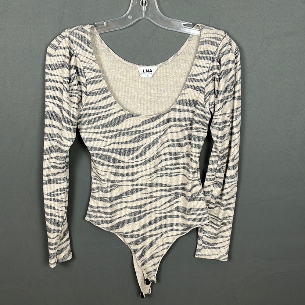 ✨LNA BODYSUIT✨ Cream and grey zebra print